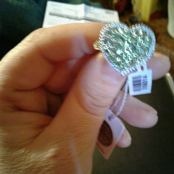 Ring - Picture 2 of 4